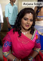 anjana singh ka photo, anjana in pink saree dehati style mei gaon wale aabhushano ke saath