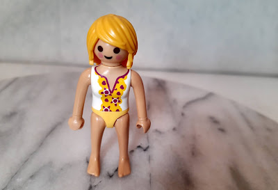 Playmobil, boneca de maio branco /amarelo R$ 15,00