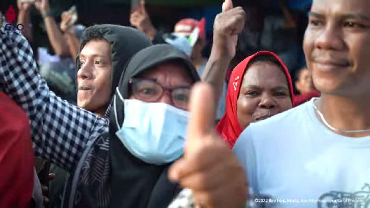 Antusias Emak-Emak Hingga Anak-Anak Sambut Jokowi Di Maluku Tenggara