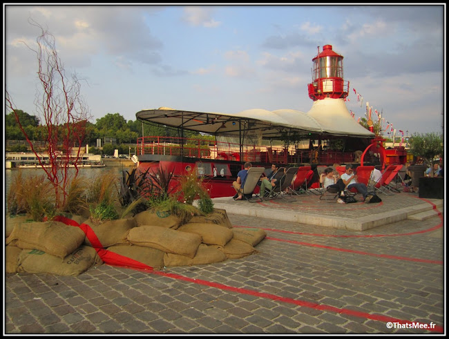 Terrasse Batofar, Paris 13ème Coté Plage Quai de la Gare 