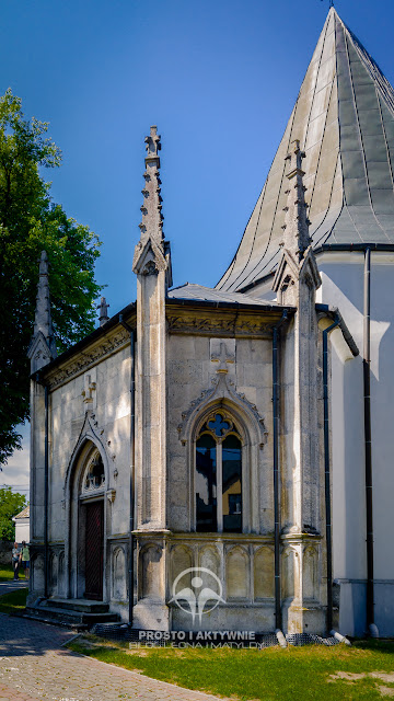W Kurozwękach - kościół p.w. Wniebowzięcia NMP - neogotycka kaplica grobowa