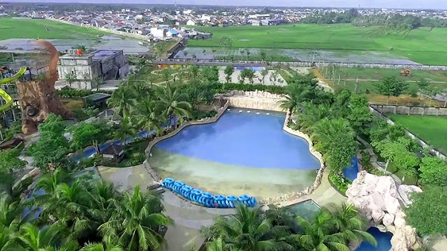 Kolam renang Berombak, Wave Pool di Waterpark Paradis-Q Foto