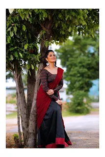 Telugu Actress Anasuya Bharadwaj Beautiful in Saree Pics