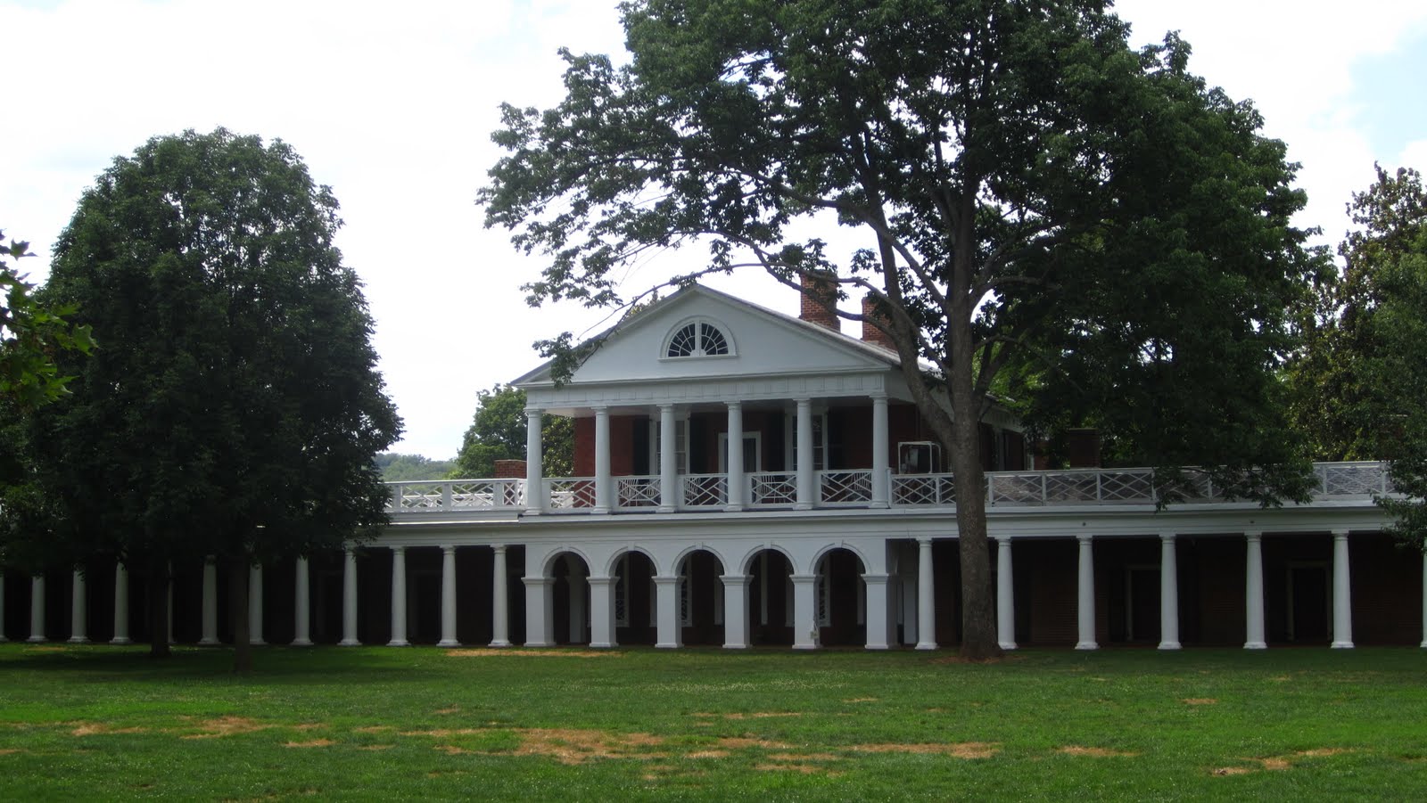 Faculty House Flanked By Student Apartments