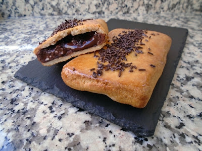 Napolitanas de chocolate con masa de almendra y yogur