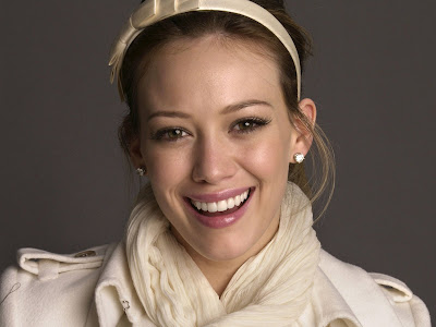 Hot Beauty Hollywood star Hilary Duff Wallpaper