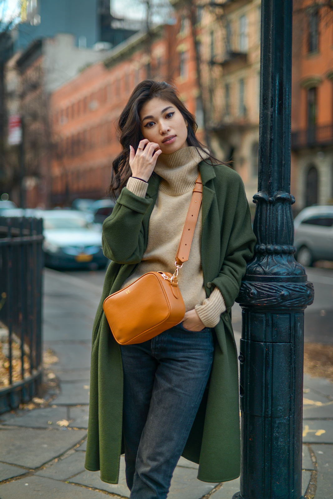 New York winter style, famous New York photo spot, olive and camel outfit, fall outfits for NYC travel, iconic New York spots for photographs, casual NYC street style, FOREVERVANNY Style, Tokyo and New York Fashion Blogger, Van Le Fashion Blog - December Again / 122018