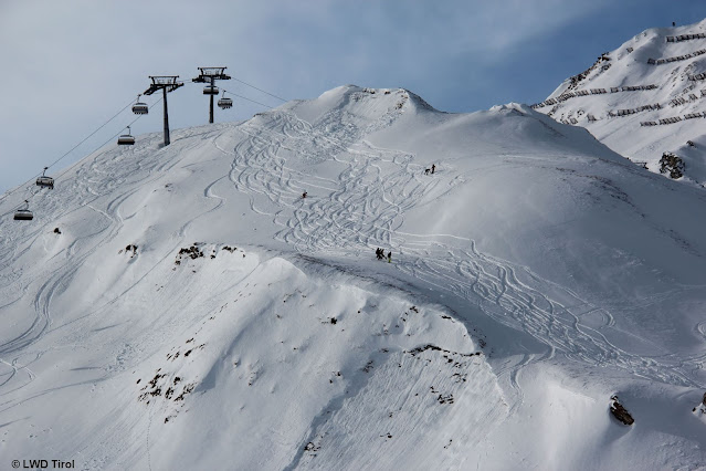 Si trovano ancora dei punti pericolosi nelle vicinanze di piste. Gruppo del Samnaun. (Foto: 29.12.2022)