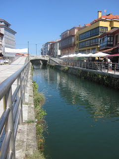      Camino hacia el puerto pesquero de Llanes.