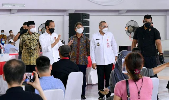 Presiden Jokowi : Vaksinasi Massal Di Kabupaten Tangerang Berjalan Lancar Perlu Ditiru Daerah Lain   