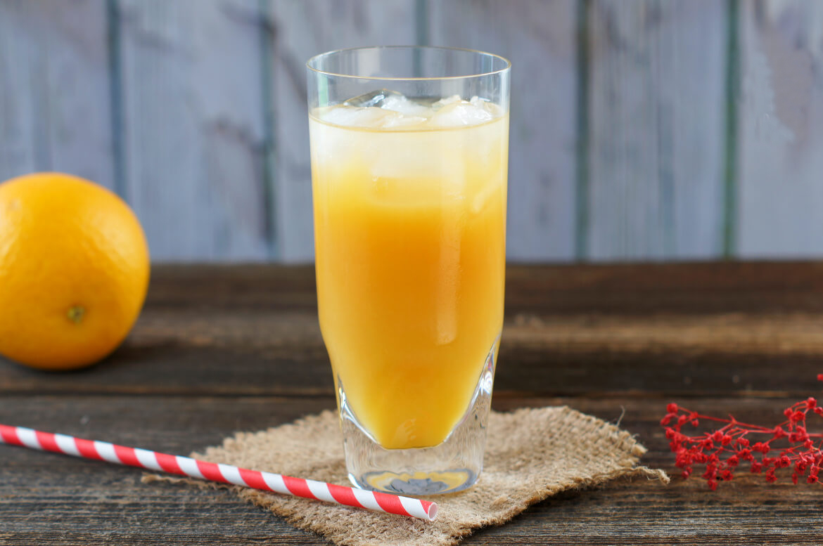 коктейль с клюквой и апельсином