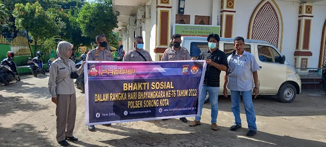 Polsek Sorong Kota gelar Bhakti Sosial di Mesjid Al - Jihad dalam rangka Hari Bhayangkara ke - 76