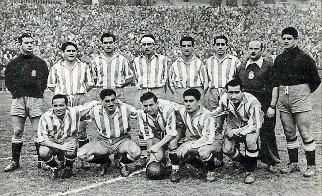 REAL CLUB DEPORTIVO DE LA CORUÑA. Temporada 1949-50. Acuña, Marquínez, Ponte, Pedrito, Juanete, Guimerans, Cucarella (masajista) y Pita (portero suplente). Botana, Tino, Franco, Moll y Carlitos. REAL MADRID C. F. 1 R. C. DEPORTIVO DE LA CORUÑA 1. 18/12/1949. Campeonato de Liga de 1ª División, jornada 15. Madrid, estadio Chamartín. GOLES: 0-1: 23’, Miguel Muñoz, en propia puerta. 1-1: 90+1’, Miguel Muñoz.