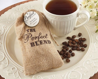 A hot drink is PERFECT for a cold night. So if you're having a fall or winter wedding, these Hot Drink Mixes Wedding Favors ideas from www.abrideonabudget.com are perfect!