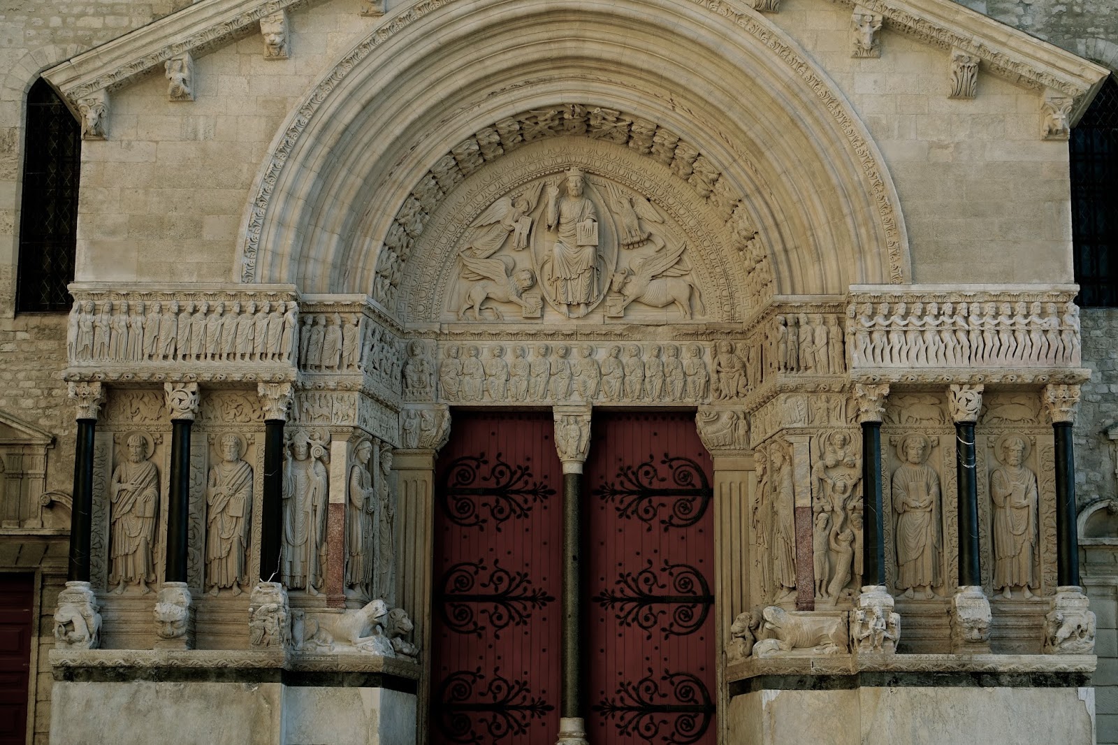 サン・トロフィム教会（L’église de saint-Trophim）