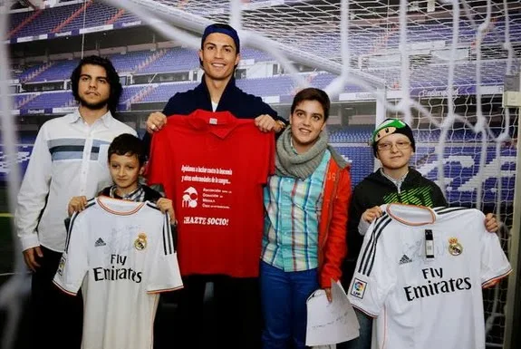 Cristiano Ronaldo poses with four young boys suffering from leukemia