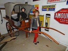 2014.08.24-001 Stéphanie et la voiture à cheval du dimanche