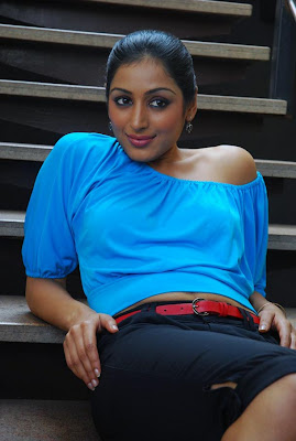 Padmapriya Hot Leg Show Photos