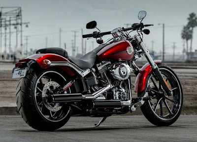 Harley-Davidson Softail Breakout (2013) Rear Side