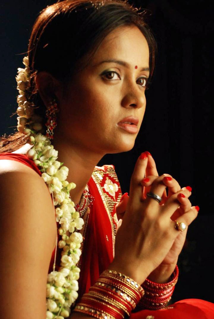 tanu roy spicy looking in saree from o manjula katha