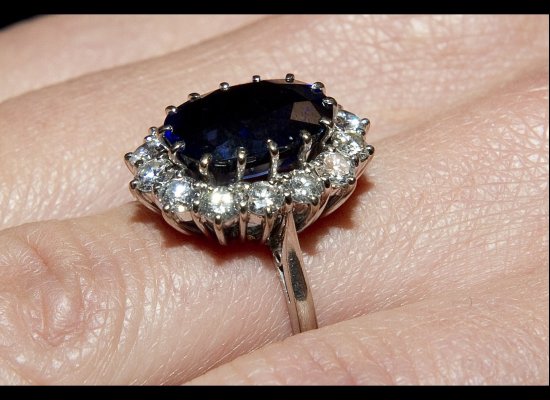 kate middleton issa blue dress prince william fiancee ring. Kate Middleton