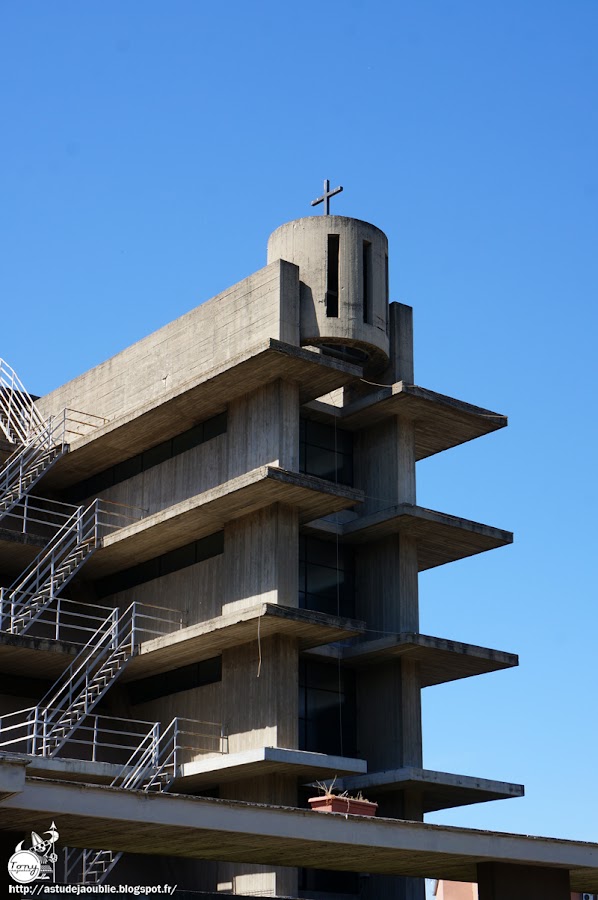 Rome - Roma - chiesa - church - Eglise Santa Maria della Visitazione  Architecte: Saverio Busiri Vici  Construction: 1965 - 1971 