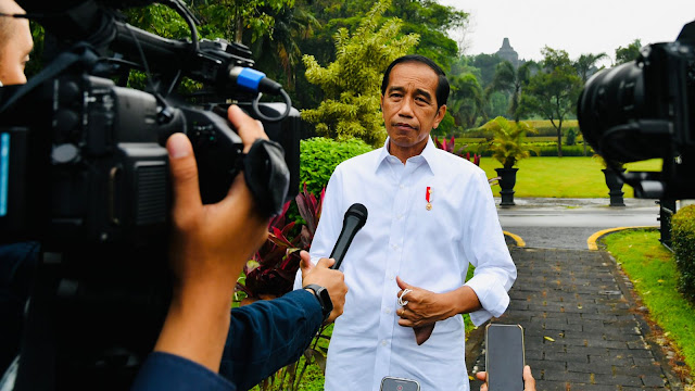 Tanggapi Aspirasi Masyarakat Terkait Presiden Tiga Periode, Jokowi: "Kita Harus Taat Konstitusi"