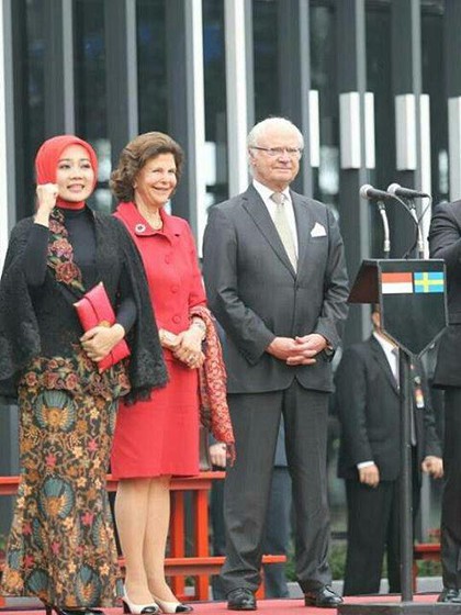 Gaya Hijab Si Cinta Istri Ridwan Kamil Saat Bertemu Ratu Swedia