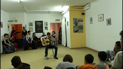 Cursos cajón flamenco, cante y guitarra Academia