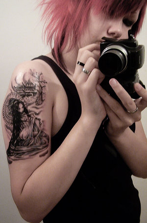 Amazing Female Shoulder Tattoo With Japanese Geisha Tattoo Design Picture 1