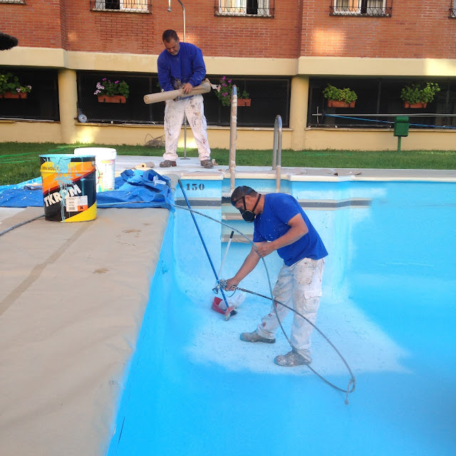 Impermeabilizando piscina con airless, clorocaucho y poliuretano