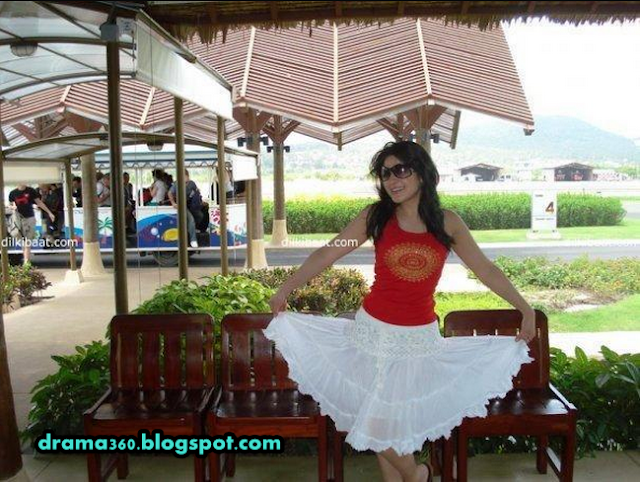 Rare snaps of Maria Wasti and Ayesha Omer on Beach in Thiland