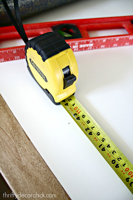 How to measure and cut wallpaper