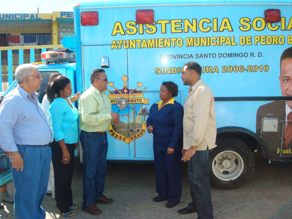 SINDICO PB ENTREGA AMBULANCIA PARA BIENESTAR SOCIAL