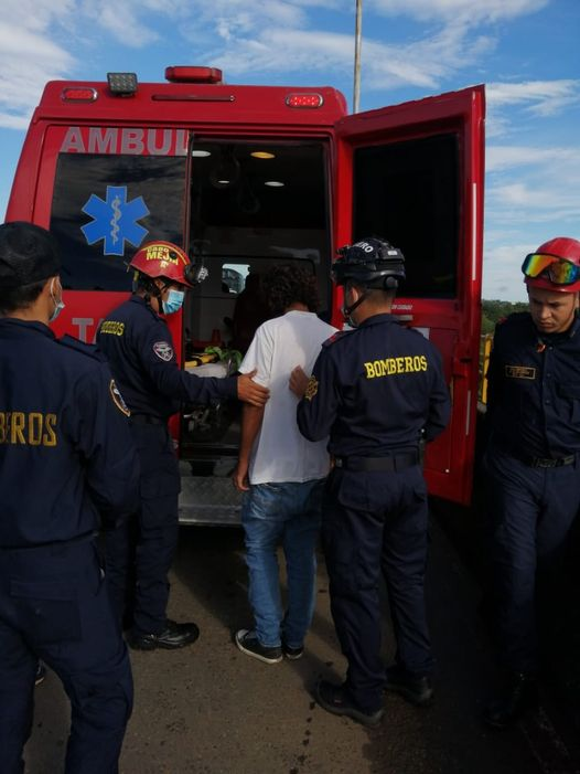 Joven intentó lanzarse de un puente en Caucasia