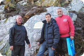 Intendente Juan Pablo de Jesús junto a ex combatientes Walter Goñi y Ruben Luján