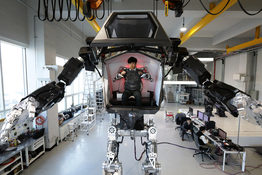 South Korea hosts the world's first robot-friendly building Naver, one of South Korea's largest IT companies, has announced the construction of the world's first robot-friendly building, in which cloud-controlled robots coexist with human workers, through a combination of new technologies such as autonomous driving, cloud and artificial intelligence.