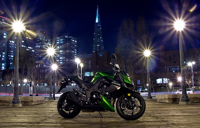 Kawasaki Z1000 Motorcycle bike san francisco night time photography transamerca pyramid