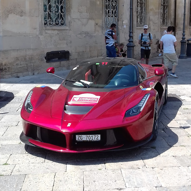 Salento V12 Ferrari LaFerrari Lecce Piazza Sant'Oronzo Cavalcade 2017