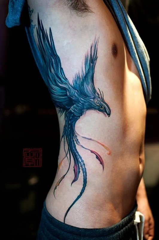 tatuaje de Ave Fenix En Mujer