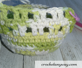 alternating rows of double crochet and single crochet