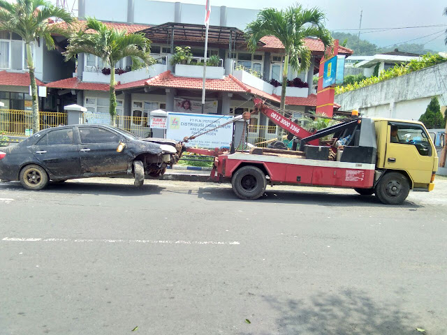 Layanan Derek Mobil Surabaya