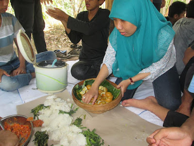 banyak rezeki merupakan salah satu keutamaan sedekah