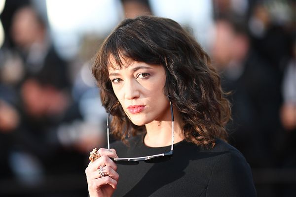 Asia Argento: "Jimmy Bennett mi è saltato letteralmente addosso"