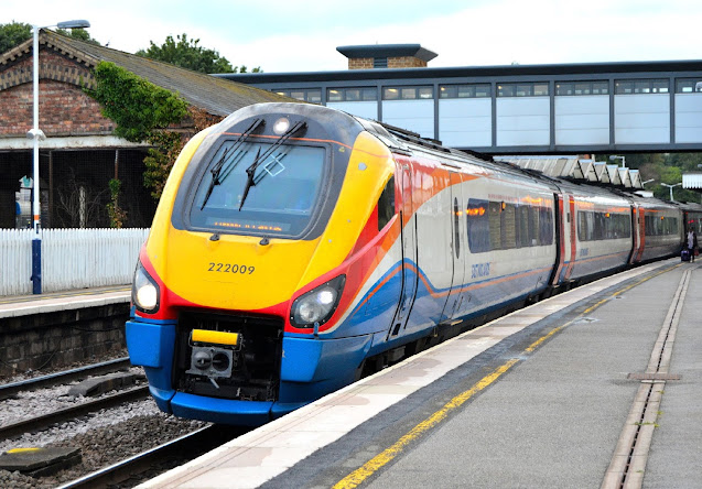 photo of east midlands trains class 222009 diesel electric multiple unit train at wellingborough