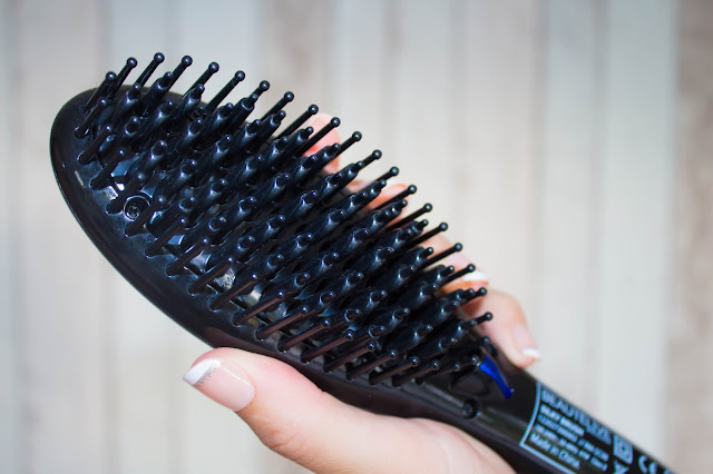 Dompter ses cheveux avec la brosse lissante SilkyBrush de Beautélive :)