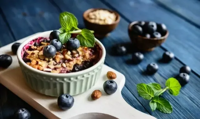 OATMEAL, BLUEBERRIES & ALMOND