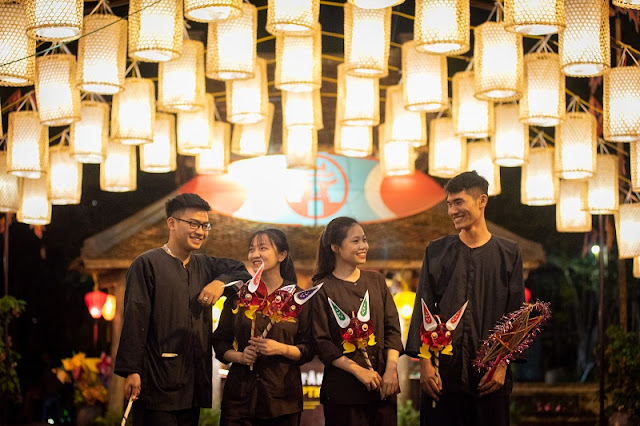 400 sparkling lanterns welcome mid-autumn in Hanoi