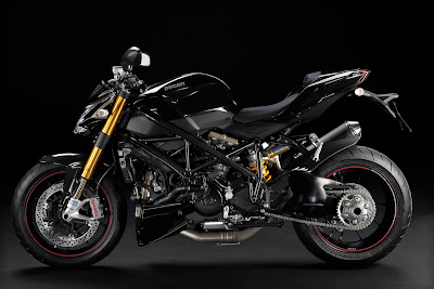 Ducati-Streetfighter-S_2011_1620x1080_Side_02