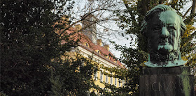 Bust of Wagner outside the Richard Wagner Stätten